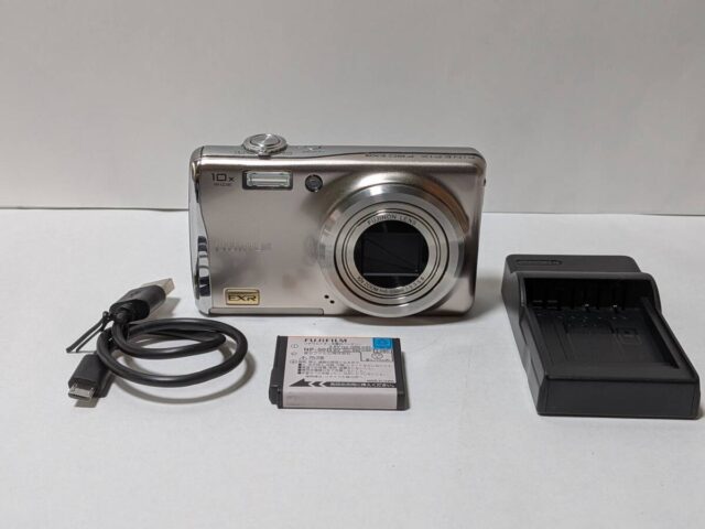 FUJIFILM FinePix F80EXR シルバー デジタルカメラ