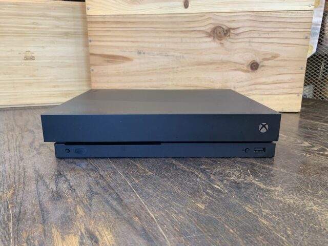 Microsoft Xbox One X ゲーム機本体