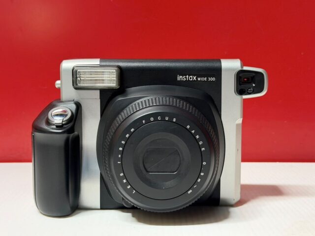 FUJIFILM instax WIDE 300 インスタントカメラ