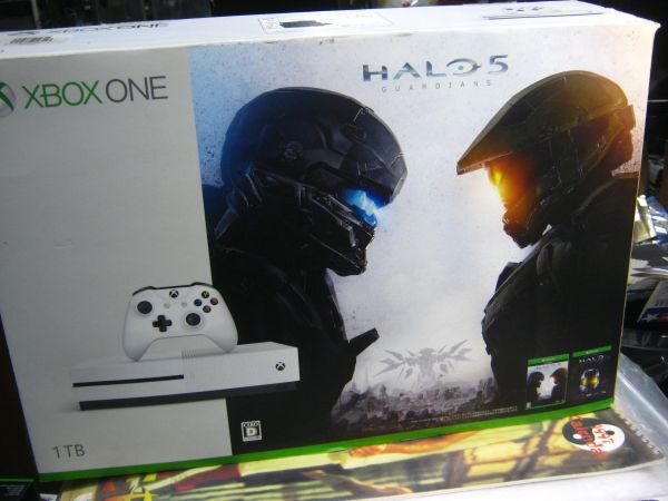 Xbox One S本体 1TB Halo Collection付属