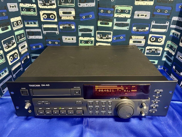 TASCAM DA-40 プロ業務用DATデッキ