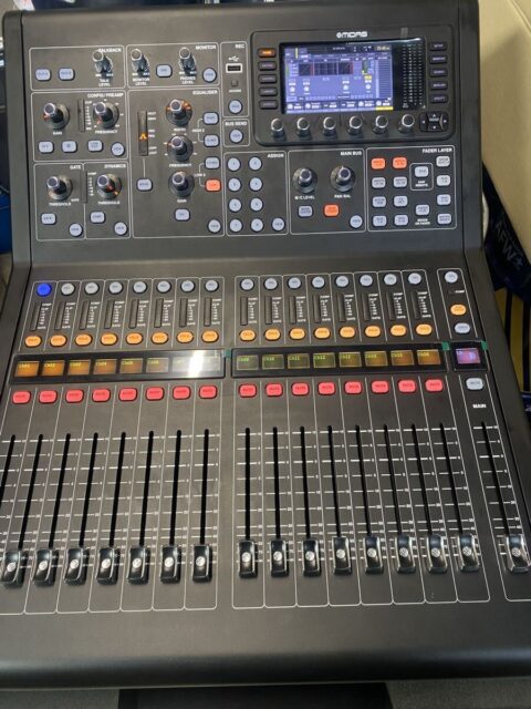 MIDAS M32R-LIVE デジタルミキサー ハードケース付