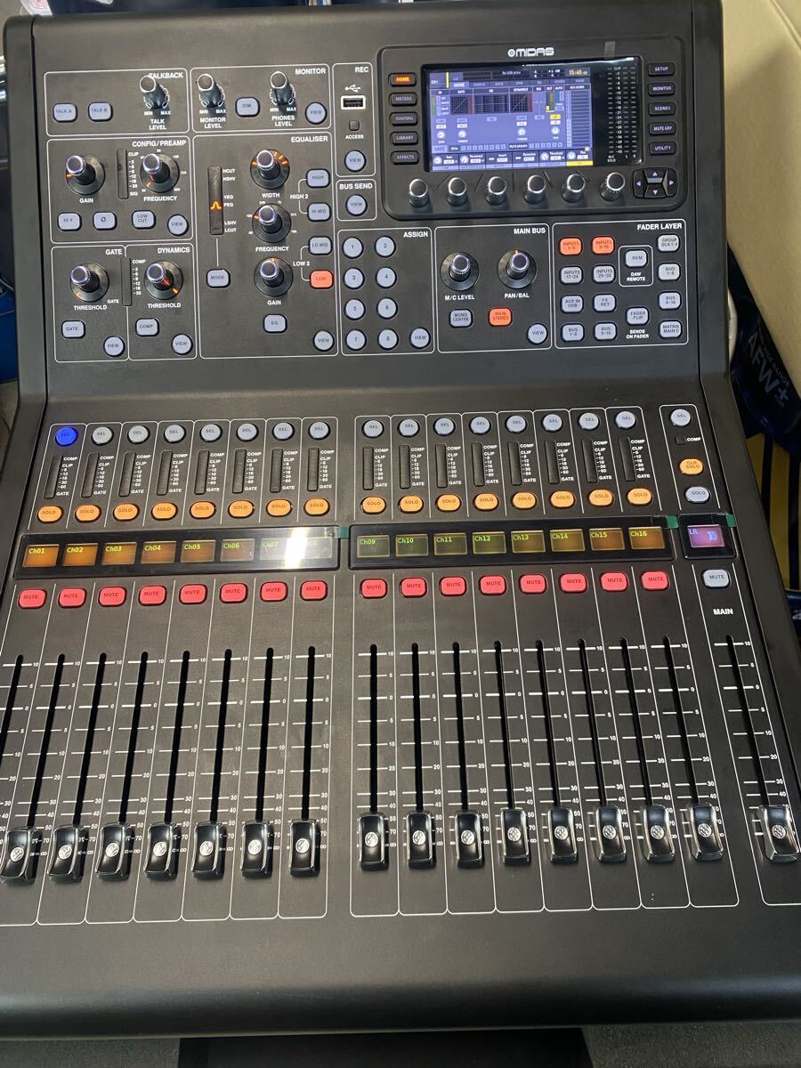 MIDAS M32R-LIVE デジタルミキサー ハードケース付