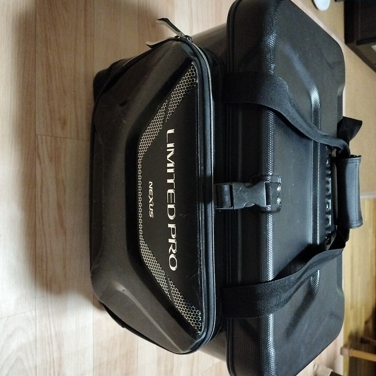 シマノ 磯クール25L リミテッドプロ タックルボックス