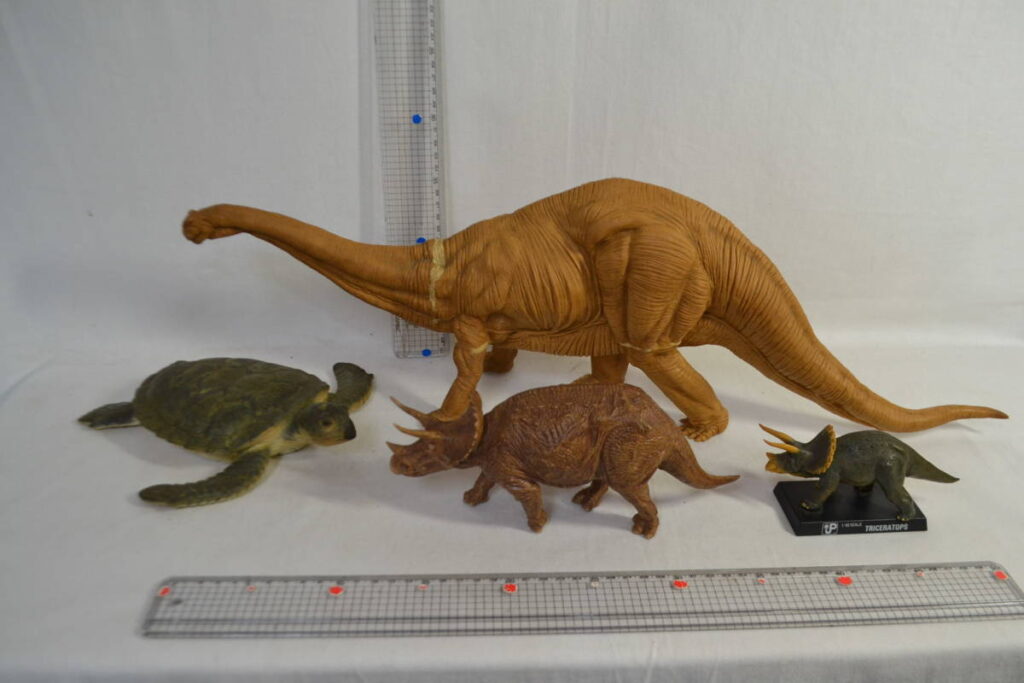 恐竜模型フィギュア4体セット ブラキオザウルス トリケラトプス ウミガメ