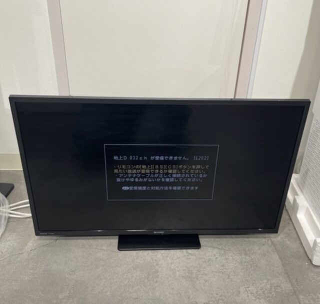 SHARP 2023年製　32インチ　液晶テレビ　リモコン無し 中古品販売