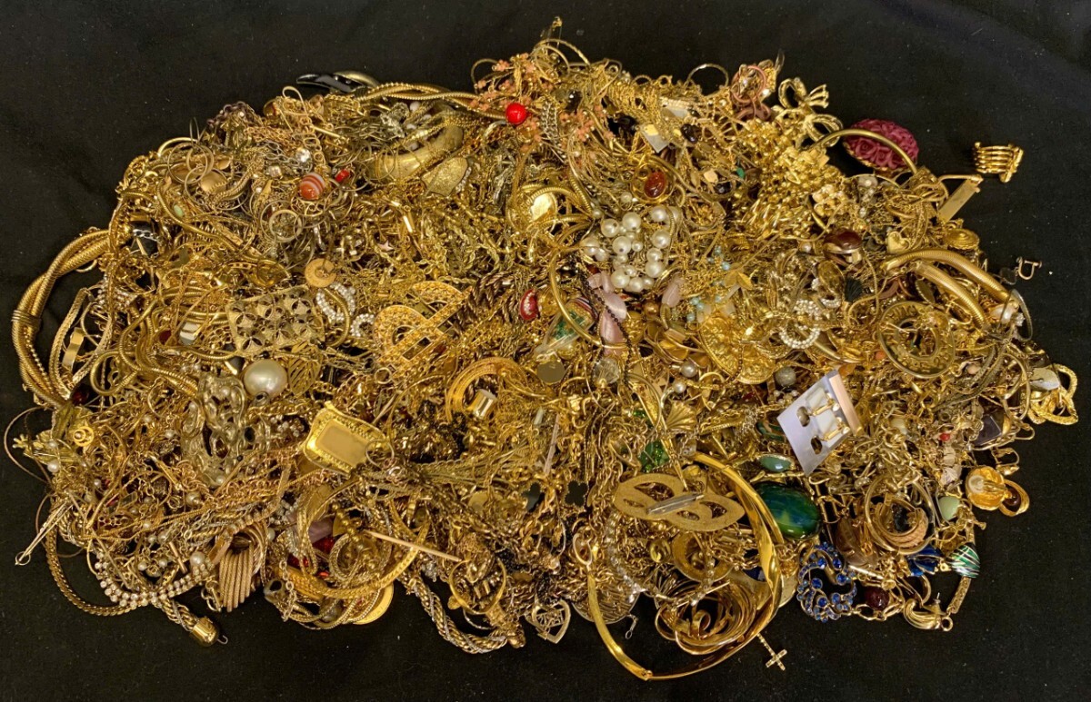 ゴールドカラー アクセサリー まとめ売り 約6.8kg