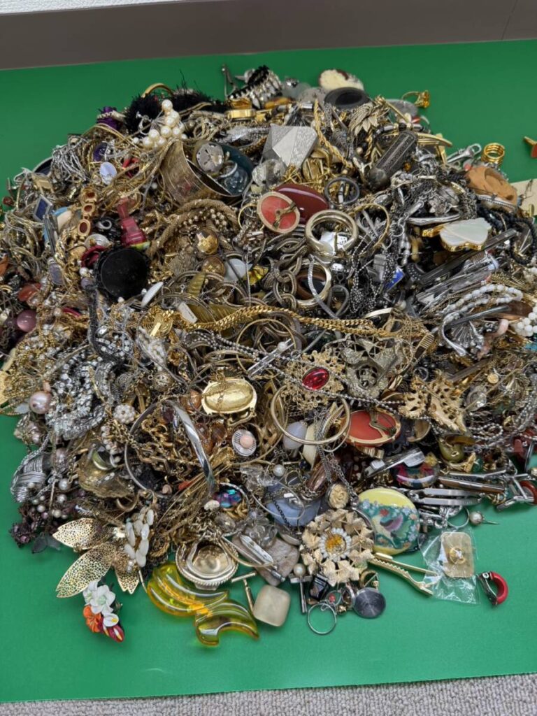 大量 イミテーション アクセサリー ブランド まとめ売り